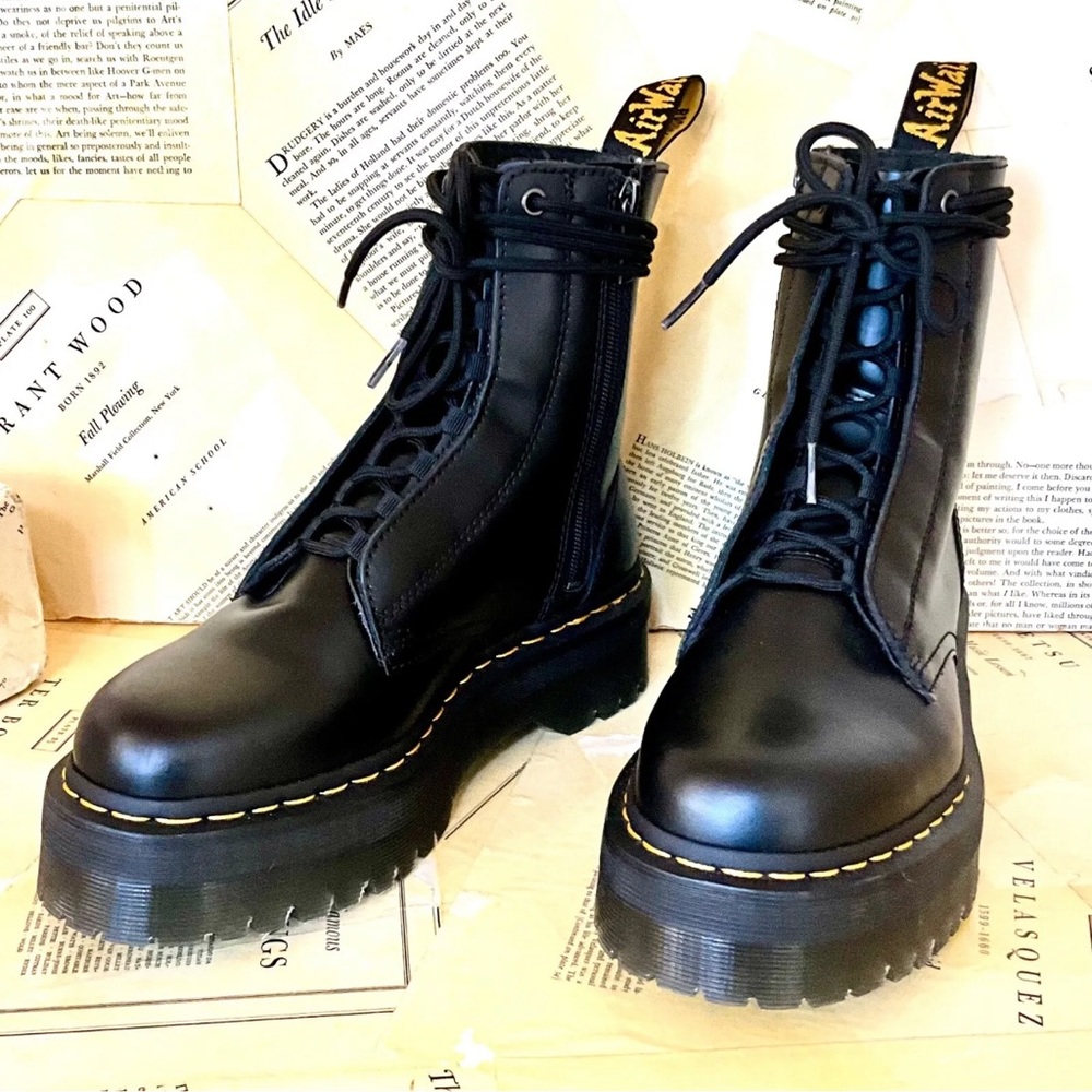 Urban Outfitters Dr Martens Jarrick Platform Boot Smooth Leather Black - Picture 6 of 9